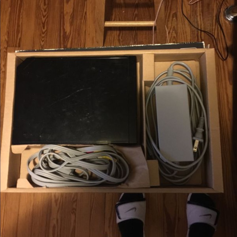 Wii Console - Picture 2 of 3